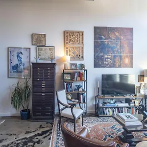 Elegant Downtown Loft - Walk To Beale St! Memphis