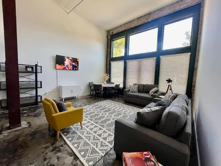 Luxury Industrial-Style Loft In Downtown Memphis Apartment