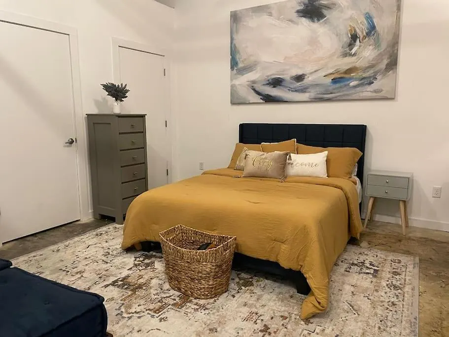 Luxury Industrial-Style Loft In Downtown Memphis Apartment 0*,